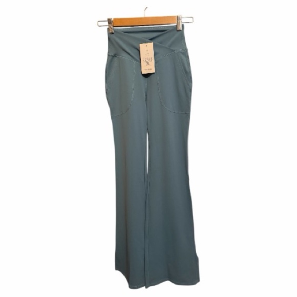 Halara Crossover Pocket Split Slit Hem, Flare Leggings, Size XS - Picture 2 of 8